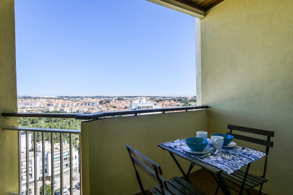 Апартаменти Cozy Studio With Balcony And Beautiful View Кашкайш Екстер'єр фото